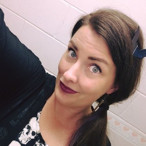 Meet your Posher, Brooke - Picture 2 of 3